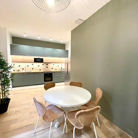 L'haussmann' Nimes, Centre-ville 아파트 *